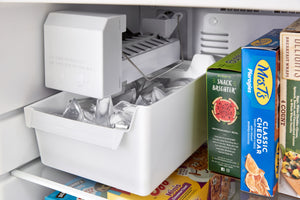 Whirlpool 16.3-cu ft Top-Freezer Refrigerator ( Black ) ENERGY STAR Certified