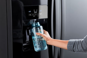 Whirlpool 24.5-cu ft Side-by-Side Refrigerator with Ice Maker ,Water and Ice Dispenser ( Black )