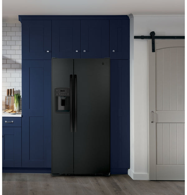 GE 23-cu ft Side-by-Side Refrigerator with Ice Maker ,Water and Ice Dispenser ( Black ) ENERGY STAR Certified