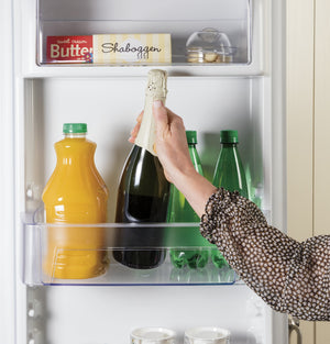 GE 25.1-cu ft Side-by-Side Refrigerator with Ice Maker ,Water and Ice Dispenser ( Stainless Steel )
