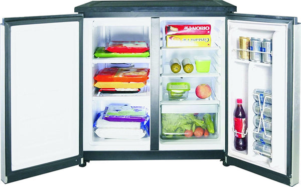 undefined 5.5-cu ft Mini Fridge with Freezer ( Black Cabinet with Silver Doors )