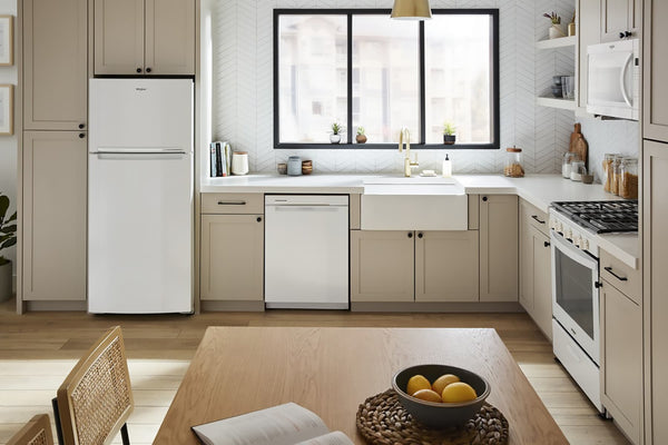 Whirlpool 16.3-cu ft Top-Freezer Refrigerator ( White )