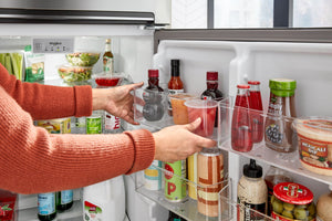 Whirlpool 16.3-cu ft Top-Freezer Refrigerator ( Black ) ENERGY STAR Certified