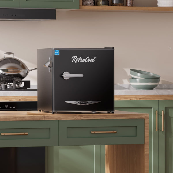 Upstreman 1.7-cu ft Retro Mini Fridge(Black)ENERGY STAR