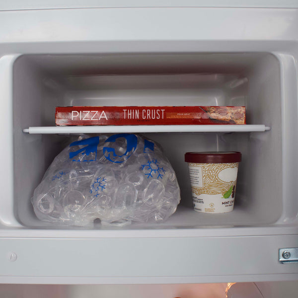 Avanti 8.6-cu ft Counter-Depth Top-Freezer Refrigerator ( White ) ENERGY STAR Certified