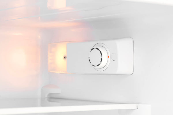 Hisense 3.1-cu ft Mini Fridge with Freezer ( Silver ) ENERGY STAR