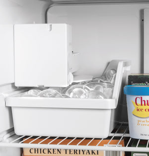 GE 16.6-cu ft Top-Freezer Refrigerator with Ice Maker ( Stainless Steel ) ENERGY STAR Certified