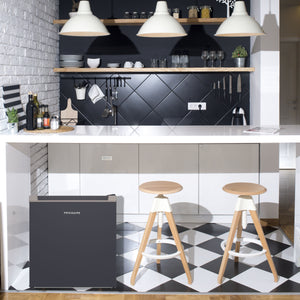 Frigidaire 1.6-cu ft Mini Fridge ( Black )