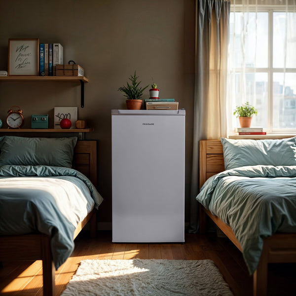 Frigidaire 3.2-cu ft Mini Fridge ( Silver )