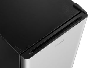 Hisense 4.4-cu ft Mini Fridge ( Silver ) ENERGY STAR